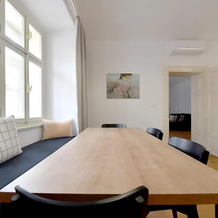 Palackeho Free Parking Apartment *