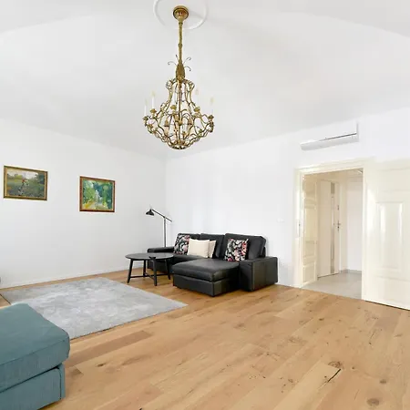 Palackeho Free Parking *